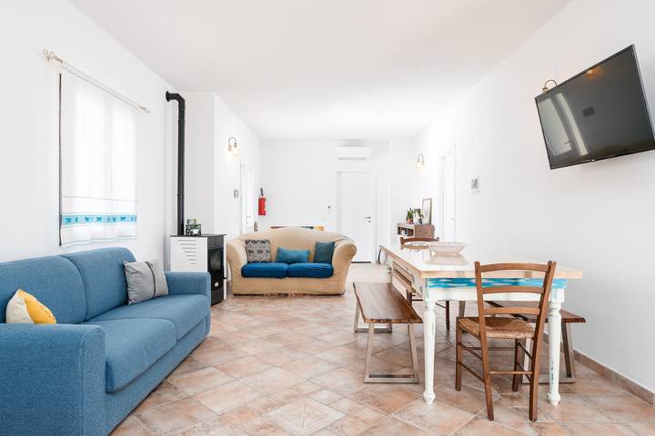 Appartement entier, Appartement 'Le Pavoncelle' avec jardin privé, Wi-Fi et climatisation in Dorgali, Golfe d'Orosei