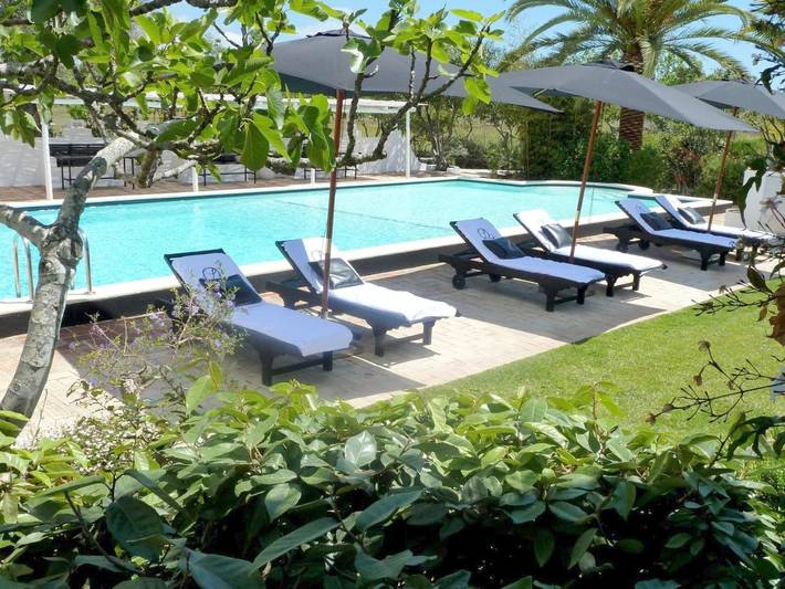 Alojamiento y desayuno para 2 personas, con vistas además de piscina y jardín - 1