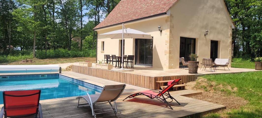 Location de vacances pour 5 personnes, avec Terrasse ainsi que Jardin et Piscine à Veyrines-de-Domme