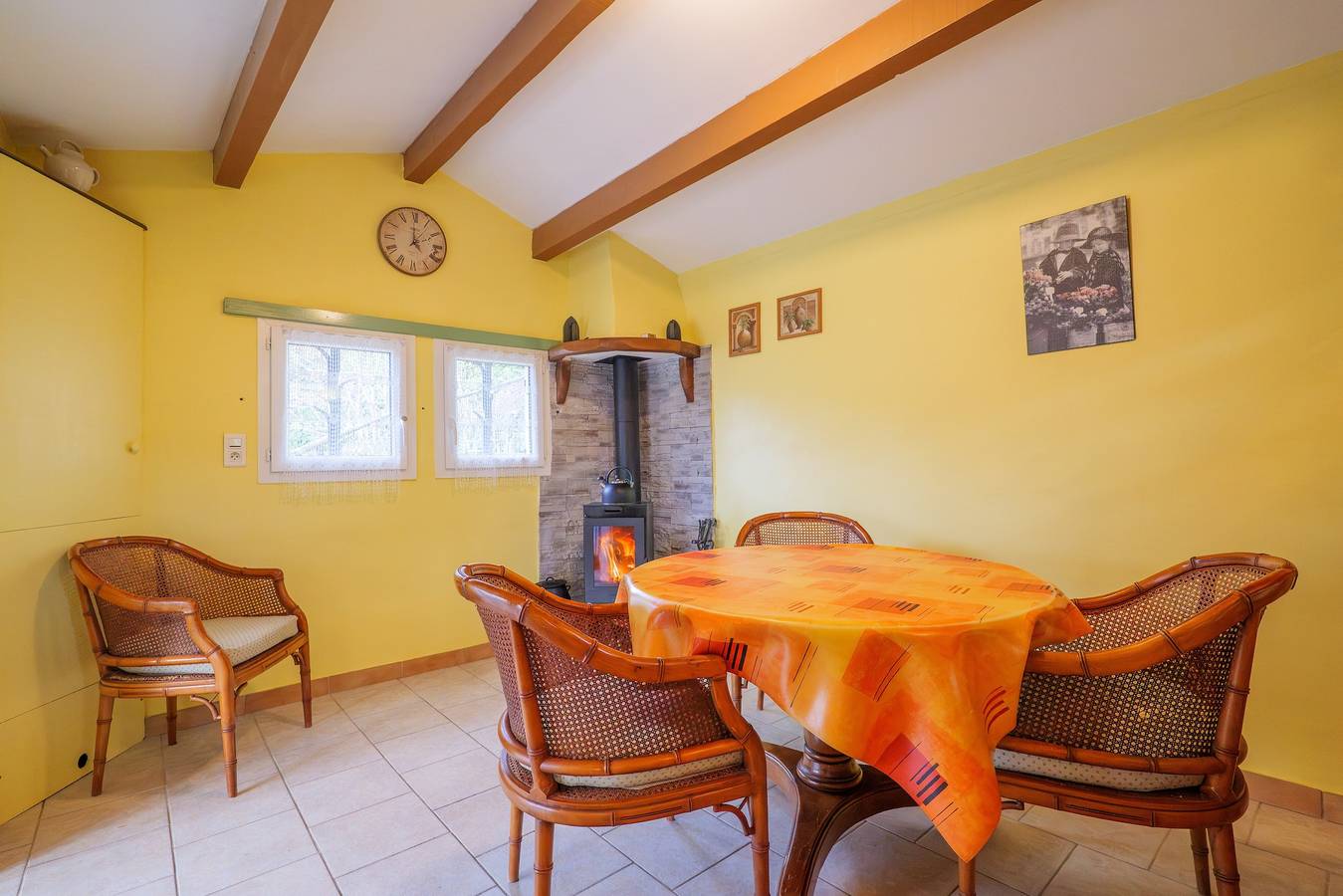 Gîte Lagachon: vistas a la montaña, terraza y jardín privados in Saint-Étienne-de-Boulogne, Parc naturel régional des Monts d'Ardèche