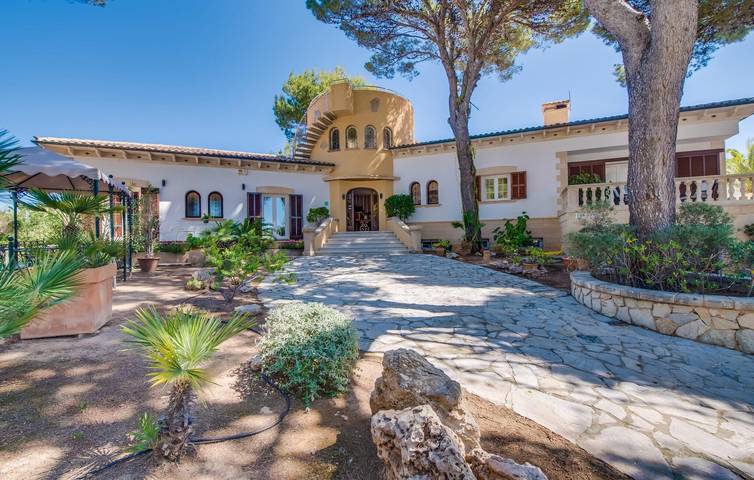 Sea View Apartment with Pool & Terrace, 600m to Cala de n'Aladern in Cala Provençal, Capdepera
