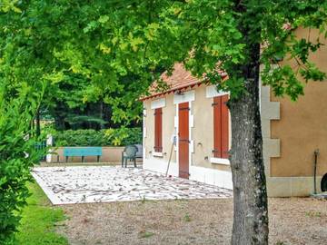 Gîte pour 6 personnes, avec vue sur le lac ainsi que terrasse et piscine à Faverolles