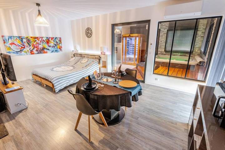 Location de vacances pour 2 personnes, avec sauna ainsi que jacuzzi et jardin à Les Mées - 2