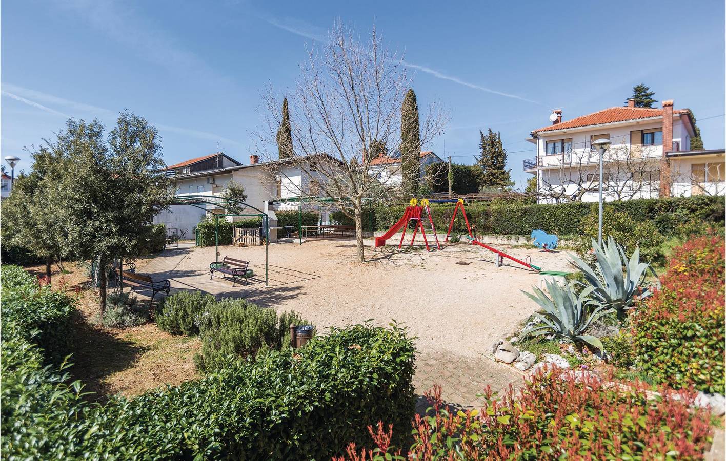 Apartamento vacacional entero, Acogedor, a 1,5 km de la playa: apartamento con wifi, aire acondicionado y terraza in Umag, Region de Umag