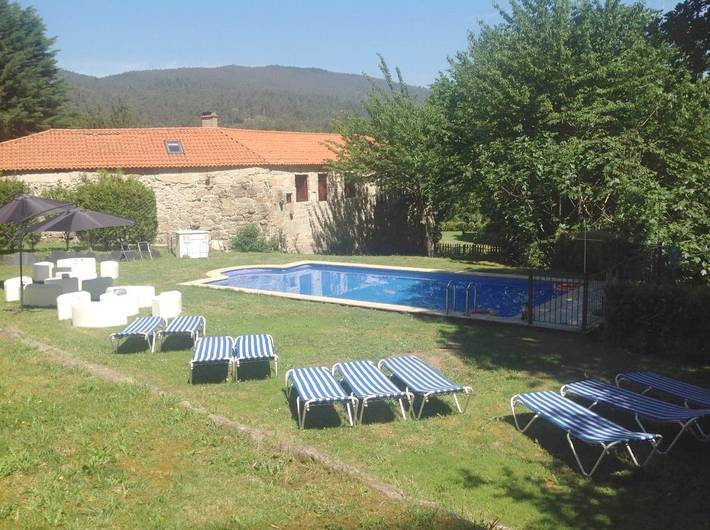 Casa rural con piscina para 10 personas, con Terraza y Jardín en Rias Baixas