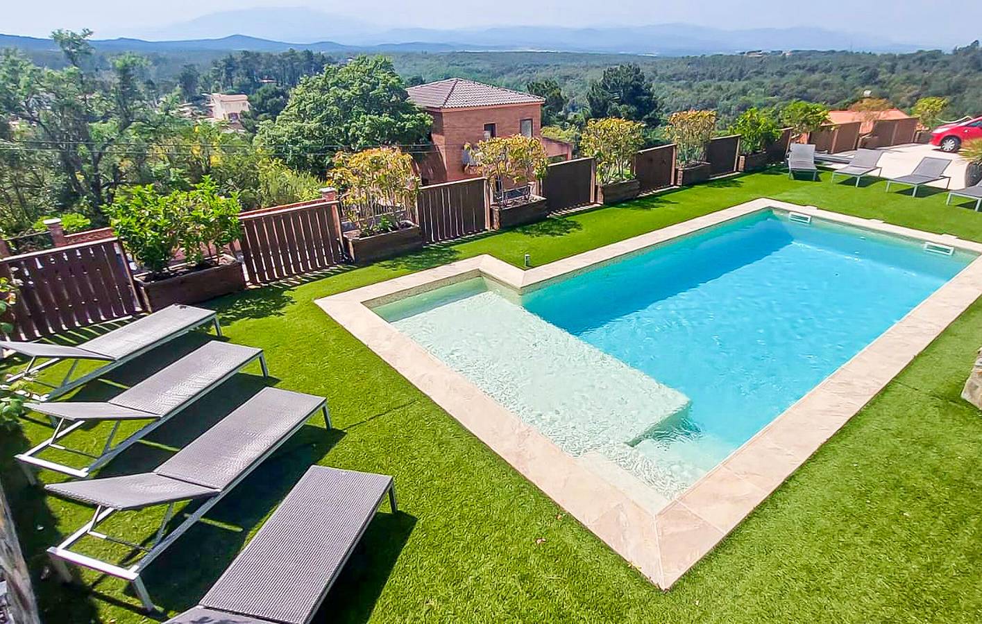 Ruime woning op 1,5 km van het strand: inclusief wifi, zwembad, parkeerplaats en airconditioning! in Central Lloret de Mar, Lloret de Mar