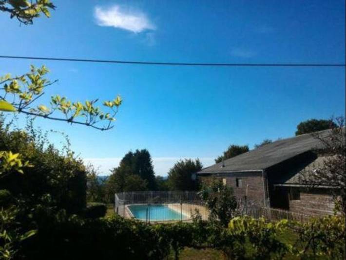 Location de vacances pour 5 personnes, avec terrasse et vue ainsi que piscine et jardin à Hautefage - 4