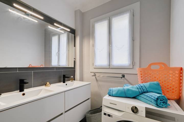 Ganze Wohnung, Ferienwohnung für 4 Personen mit Balkon in Bandol, Mittelmeerküste (Frankreich)