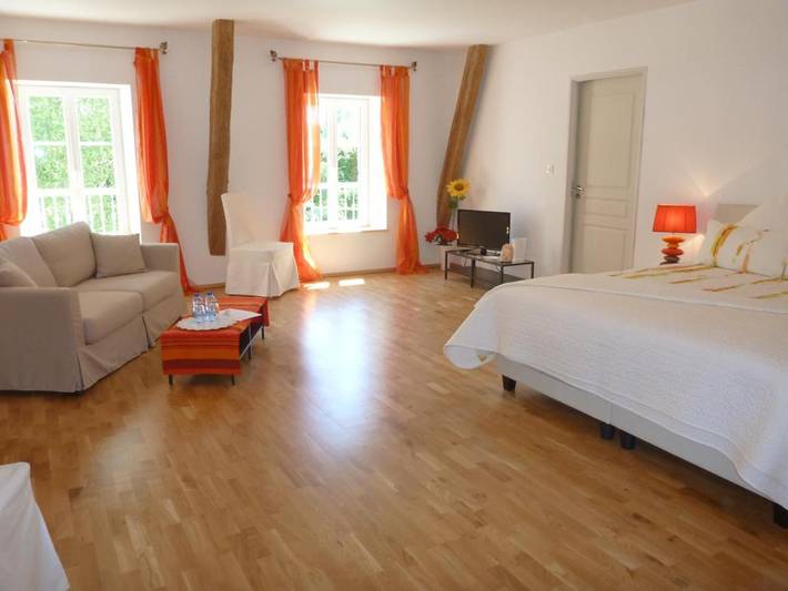 Location de vacances pour 2 personnes, avec jardin ainsi que vue et piscine à Lesparre-Médoc - 4