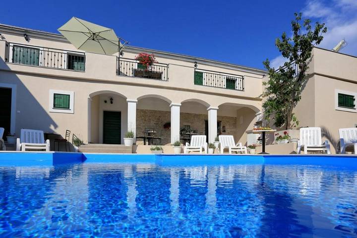Apartament wakacyjny dla 3 osób, z ogród i basen, Dla rodziny w Bibinje