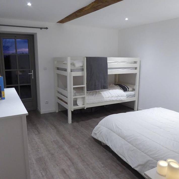 Location de vacances pour 11 personnes, avec piscine et vue ainsi que jardin et vue sur le lac à Saint-André-de-Double - 2