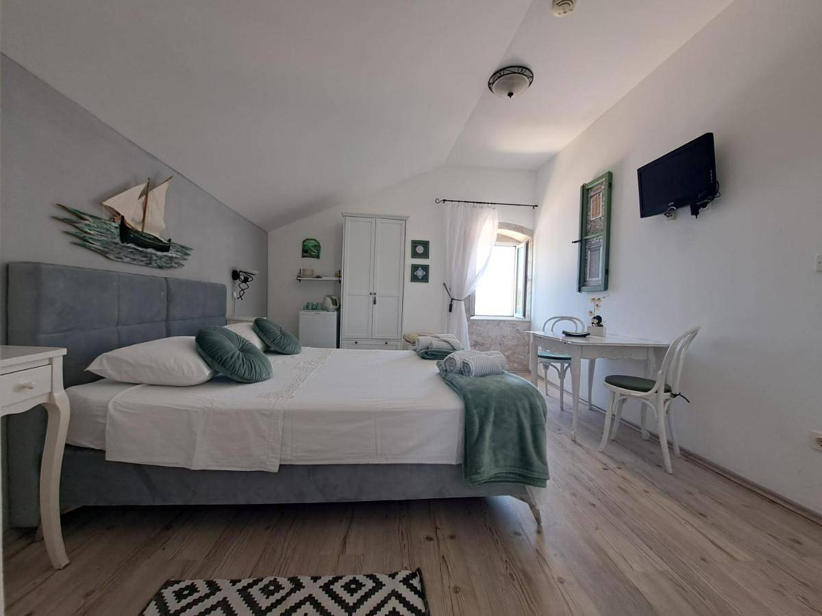 Heritage Rooms Kut in Ville de Vis, Vis (Dalmatia)