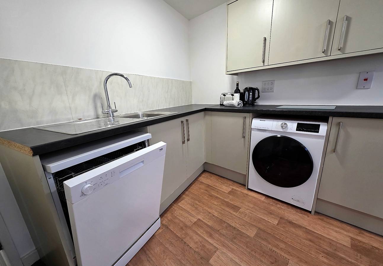 7-Bed Westbourne House - Sleeps 14 - Free Parking in Bournemouth, Sudoeste de Inglaterra