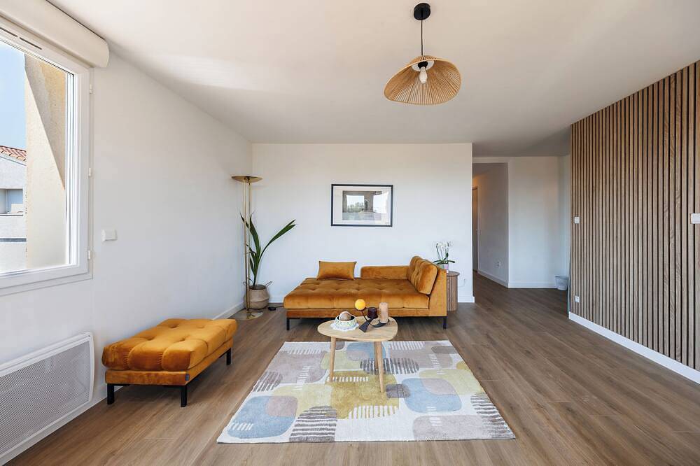 Entire apartment, Apartment close to the beach with a view! in Port-de-Bouc, Istres region