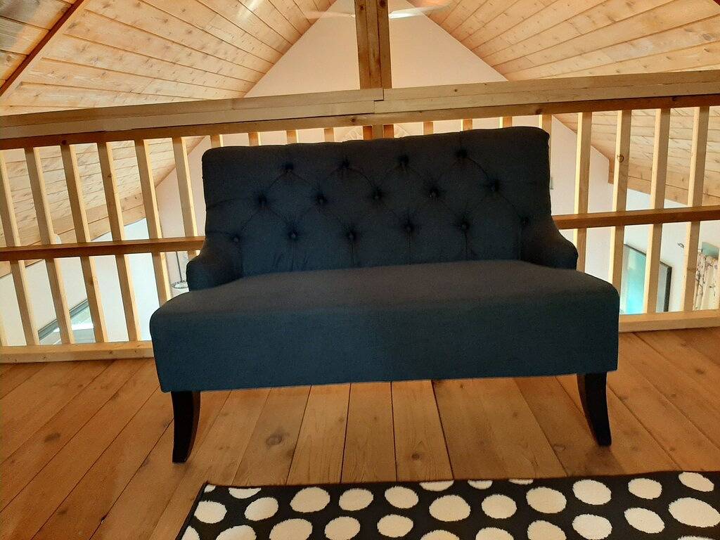 Charming Creekside Cottage in Nature with Historic Roots in Vernon, Silver Star