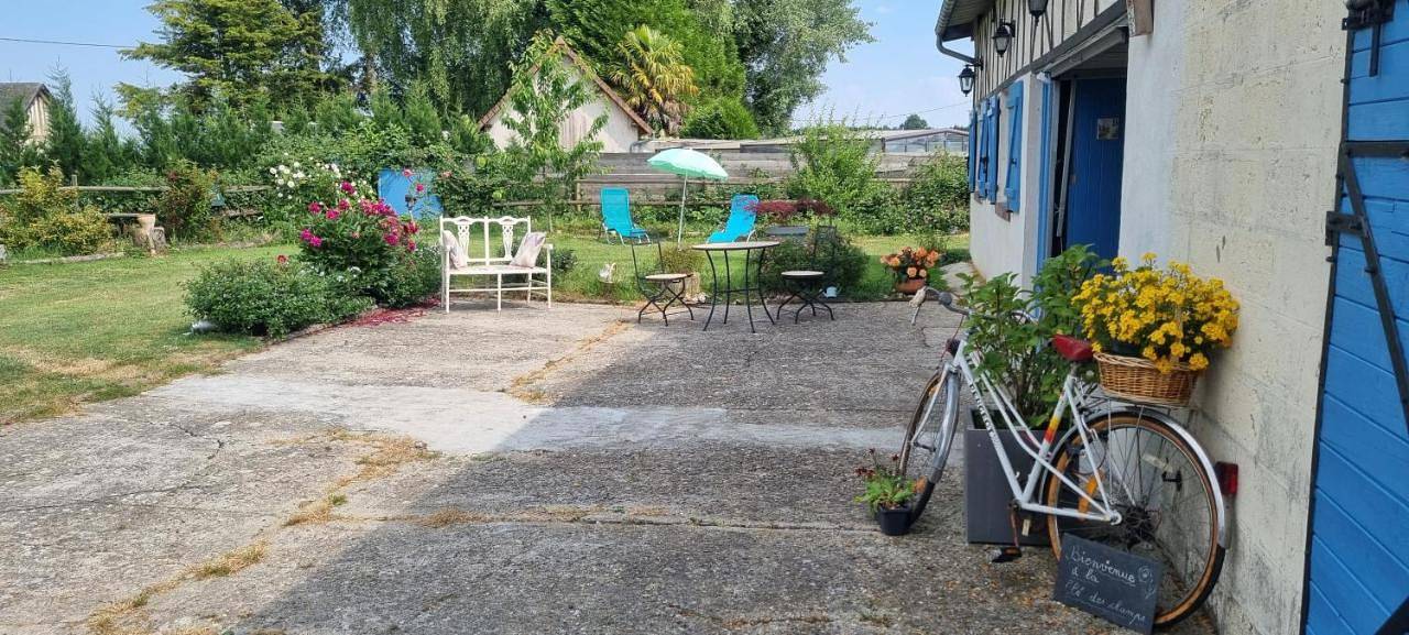 Double Room with Private Bathroom in Asnières, Région de Bernay