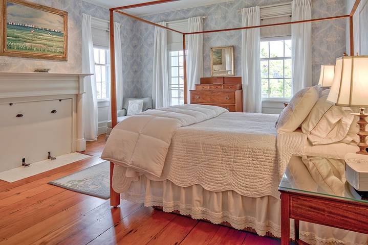 Vacation rental for 14 people, with yard, with pets in Martha's Vineyard