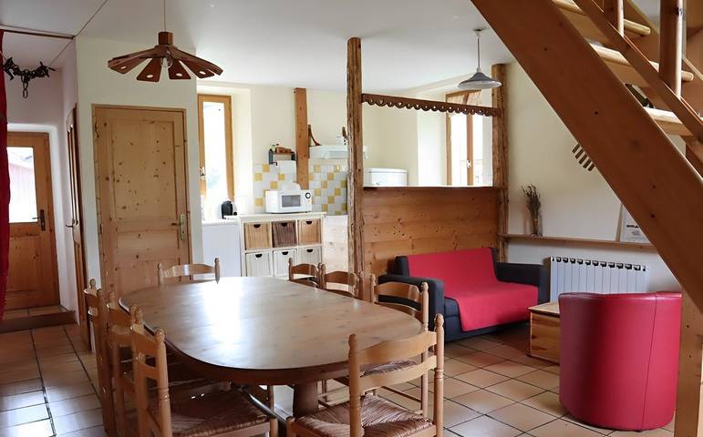 Gîte pour 6 personnes, avec jardin et terrasse, animaux acceptés dans Doucy-Combelouvière - 3