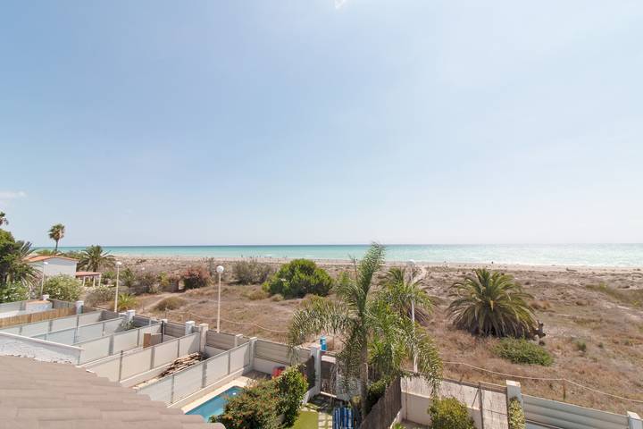 Bungalow para 6 personas, con vistas al mar además de terraza y jardín en Costa de Valencia