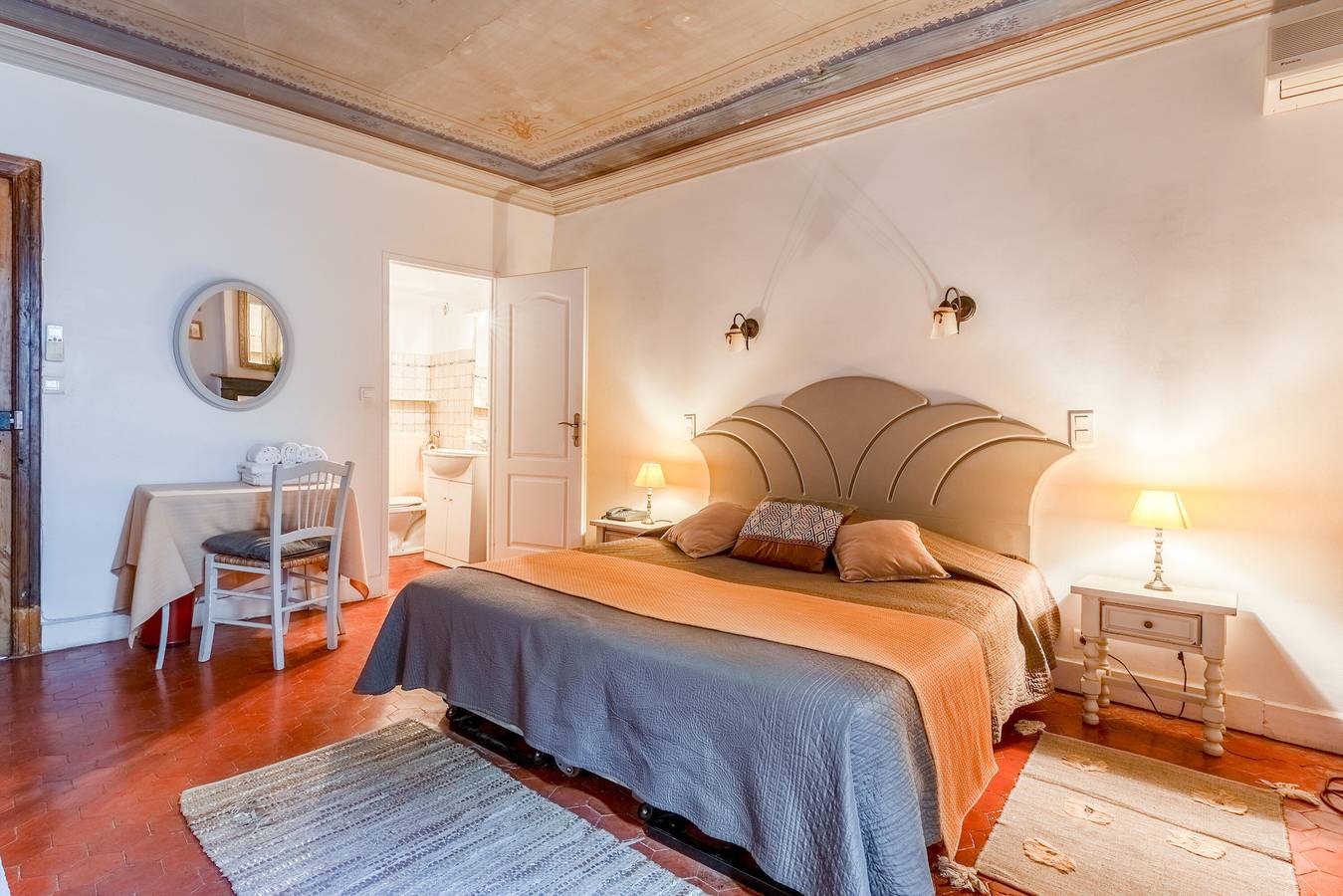 Chambre "Vieille France" avec piscine, jardin et charme provençal à Collias in Collias, Région de Nîmes