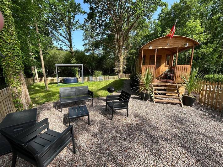 Location de vacances pour 2 personnes, avec jardin ainsi que terrasse et vue à Fiquefleur-Équainville