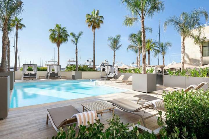 Hôtel pour 4 personnes, avec vue ainsi que terrasse et piscine, animaux acceptés