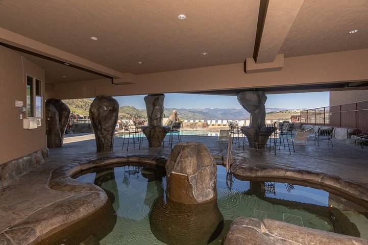 Vacation rental for 2 people, with pool and hot tub in Lake Chelan