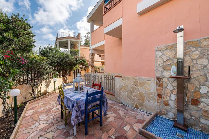 Location de vacances pour 4 personnes, avec jardin à Villasimius - 2