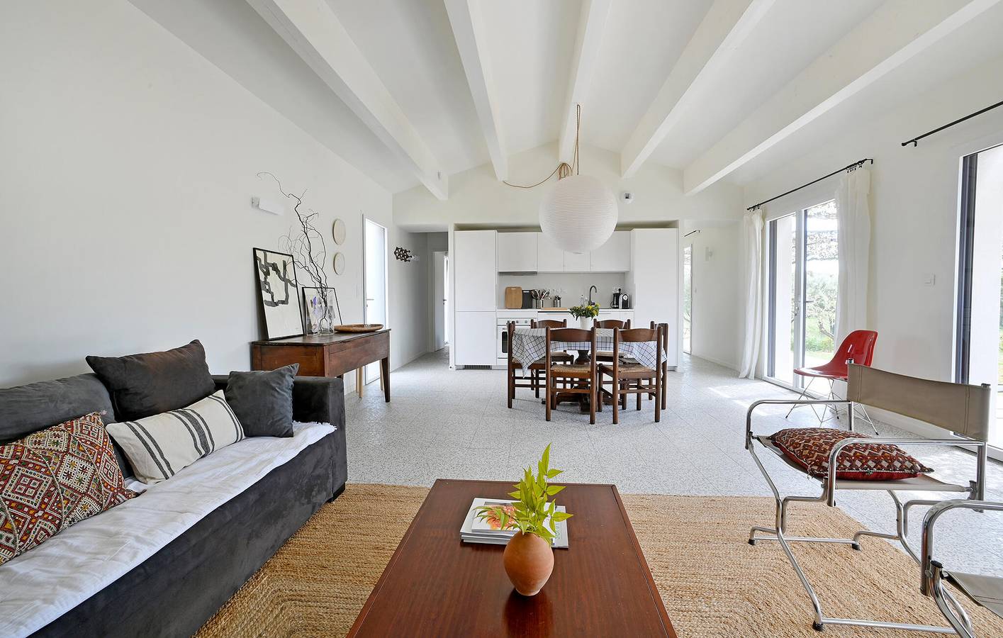 Appartement confortable avec WiFi, climatisation, piscine et parking, près du restaurant Ousta-Maï et de la rivière L'Alzon in Saint-Maximin (Nimes), Région de Nîmes