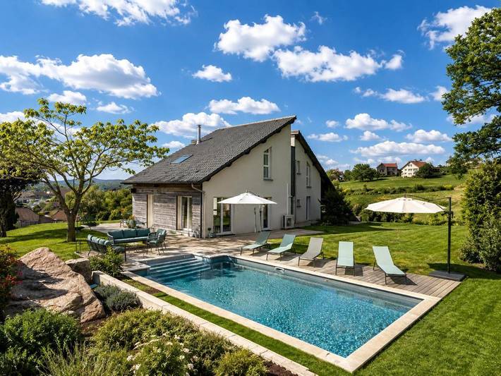 Location de vacances pour 15 personnes, avec Terrasse et Jardin ainsi que Piscine et Vue à Ménil-de-Senones