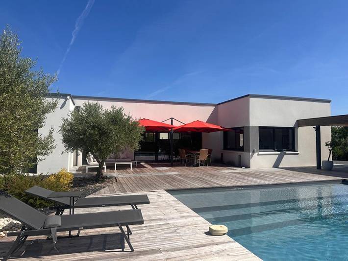 Location de vacances pour 10 personnes, avec piscine ainsi que jacuzzi et jardin dans La Feuillade