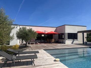 Location de vacances pour 10 personnes, avec piscine ainsi que jacuzzi et jardin dans La Feuillade