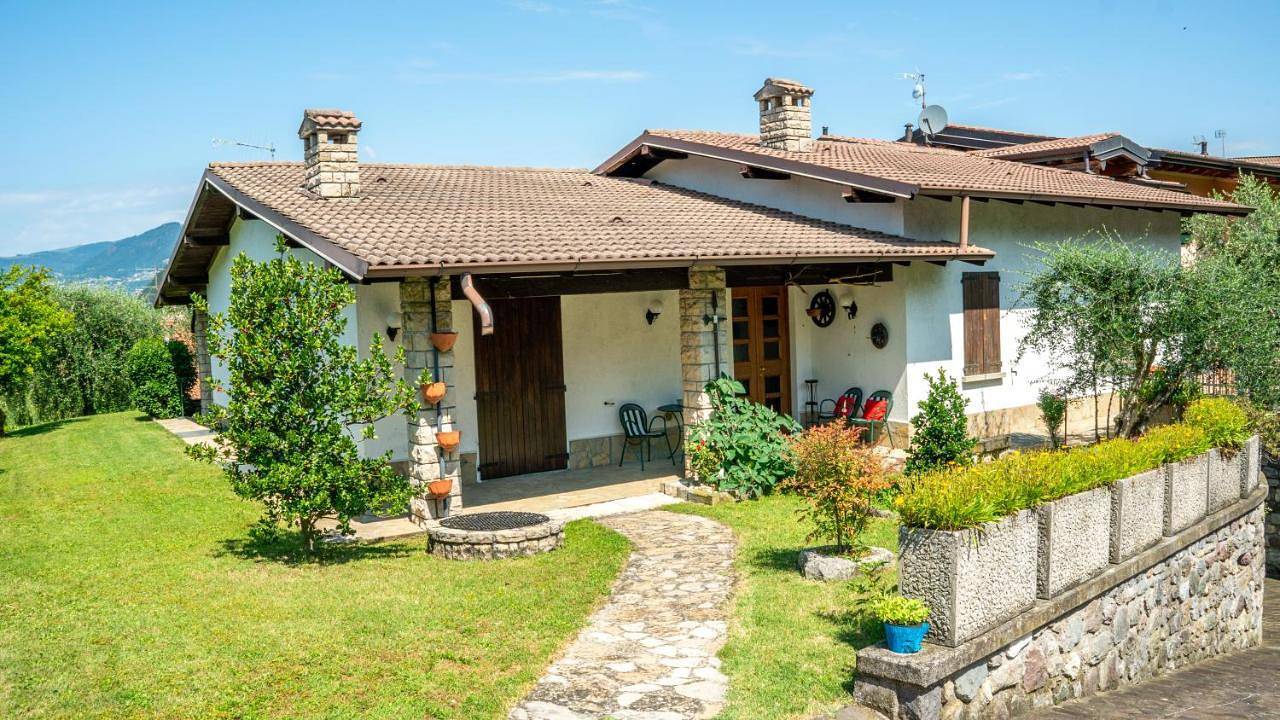 Ganze Wohnung, Villa with Garden View in Sulzano, Catena Bresciana Occidentale