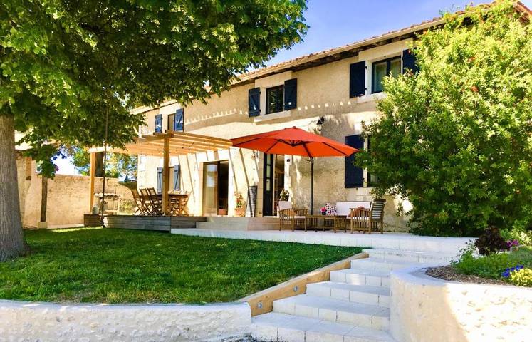 Chambre d’hôte pour 5 personnes, avec Terrasse et Jacuzzi ainsi que Jardin et Piscine à Saint-Vincent-Jalmoutiers