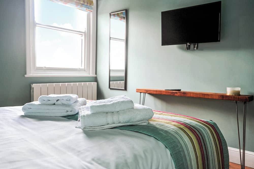 Renovated to highest standard. in Cheltenham, Gloucestershire