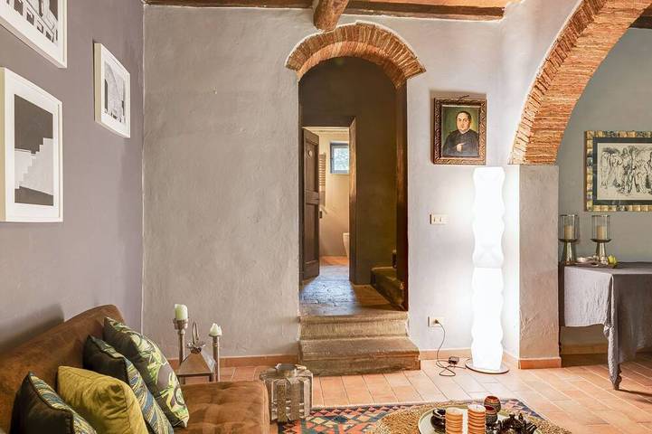 Location de vacances pour 14 personnes, avec balcon ainsi que piscine et jardin, animaux acceptés à San Giuliano Terme