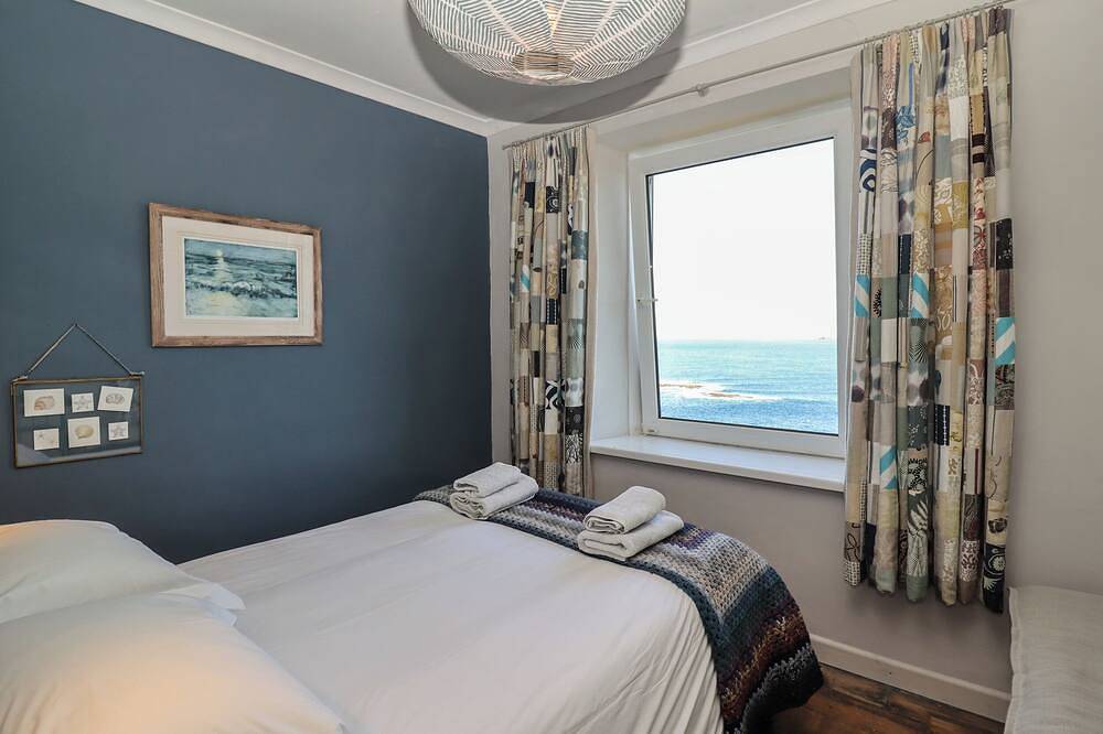 Starfish, pet friendly, country holiday cottage in Sennen Cove in Sennen, Cornwall