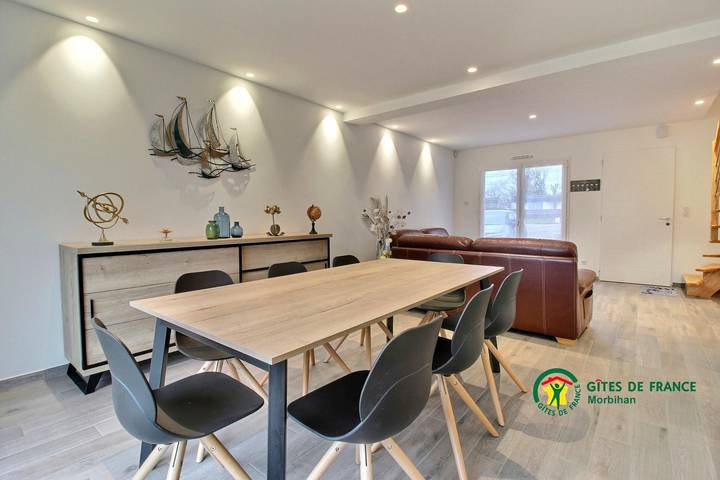 Gîte pour 8 personnes, avec jardin ainsi que piscine et terrasse à Le Tour-du-Parc - 4