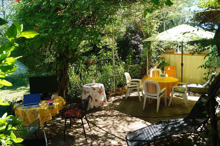 Vakantiehuis "Zypresse" - Ontspan in een grote, omheinde parkachtige tuin. in Saint-Saturnin-lès-Apt, Parc naturel régional du Luberon