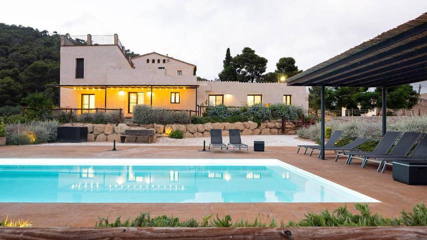 Casa rural para 12 personas, con terraza y jardín además de vistas y piscina en Castellví de la Marca