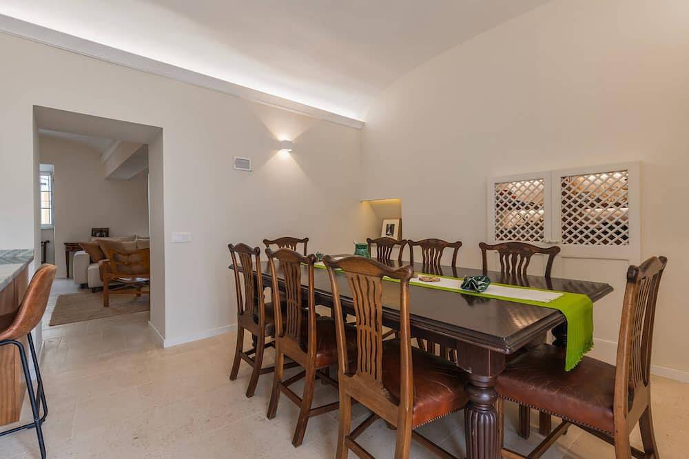 Geheel appartement, Évora townhouse with patio in Évora, Évora District