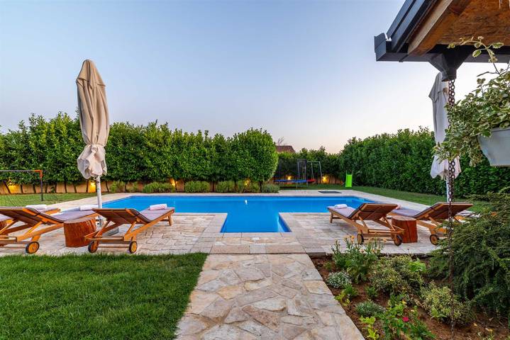 Villa Lavandis mit Whirlpool und 50 m² großem Pool in Imotski, Makarska Riviera