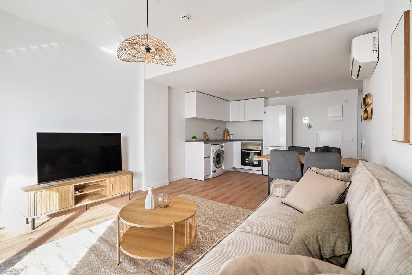 Entire apartment, Apartamento business con garaje y piscina de alquiler temporal in San Sebastián de los Reyes, Madrid Province