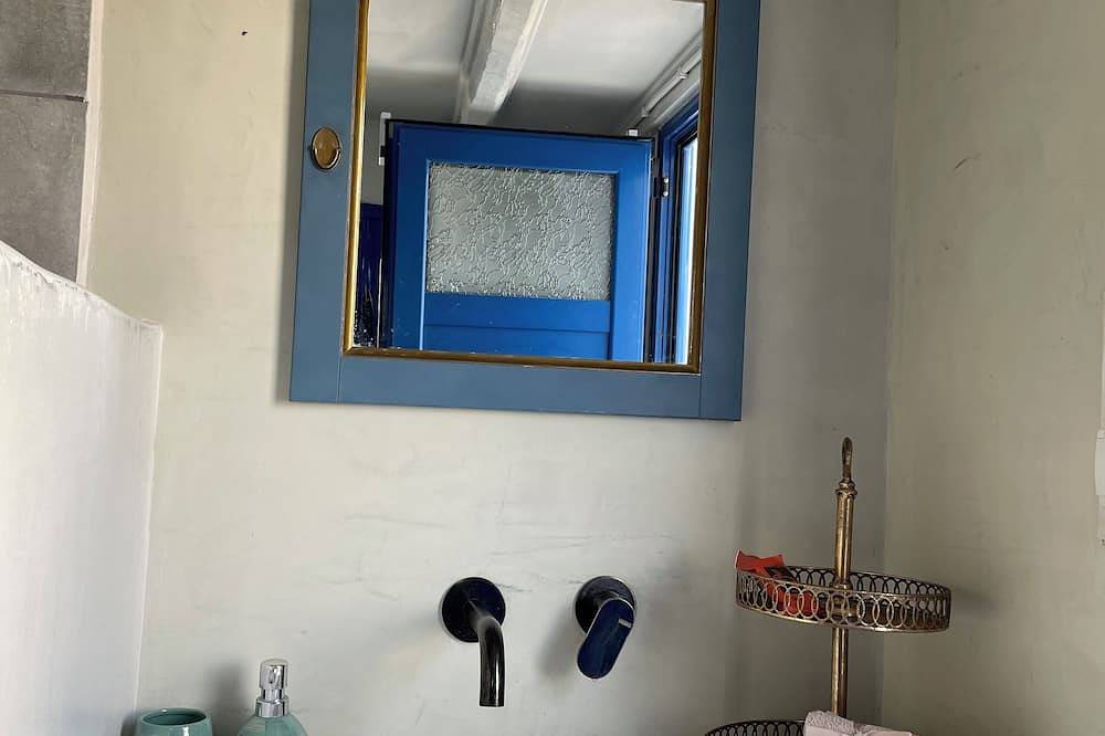 Entire apartment, The Cycladic Vorino House with a view welcomes you for carefree moments! in Amorgos