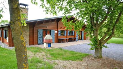 Gîte pour 9 personnes, avec sauna et jacuzzi ainsi que jardin et terrasse à Houyet