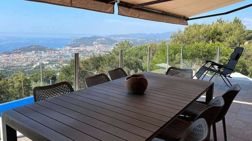 Villa 'Costacabana - Vistamar' mit Meerblick, privatem Pool und WLAN in Roca Grossa, Lloret de Mar