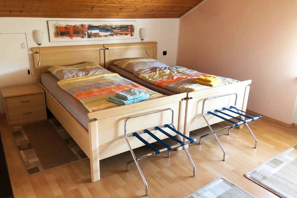 Ganze Wohnung, Ferienwohnung Tannhausen mit privatem Garten, Balkon und Wlan in Aulendorf, Region Bodensee-Oberschwaben