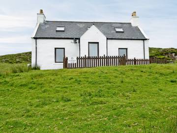 Vacation Rental for 4 Guests in Milovaig, Isle of Skye, Picture 1