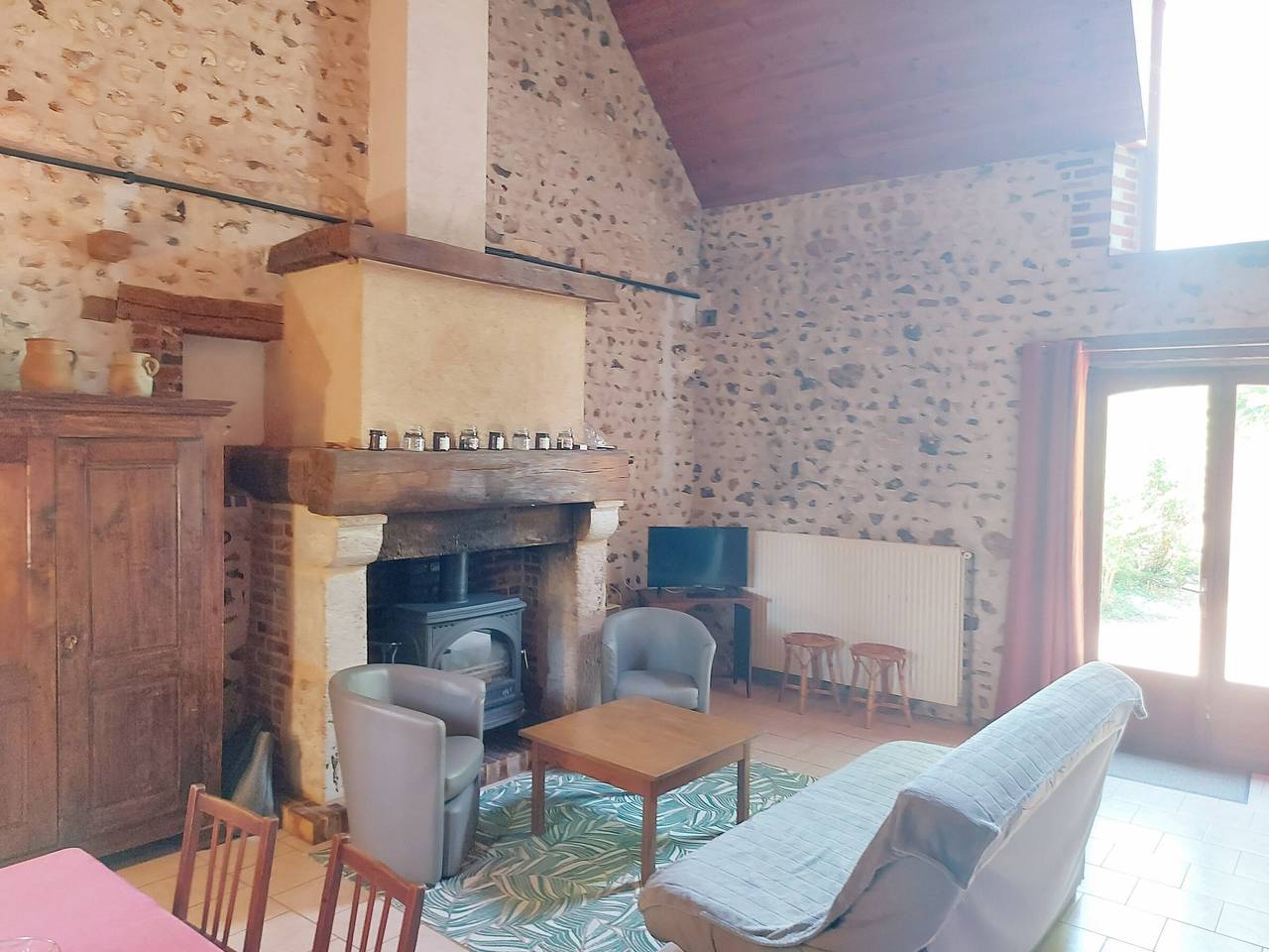 Casa rural acogedora con jardín, chimenea y Wifi en Châteaudun in Châteaudun, Región de Châteaudun