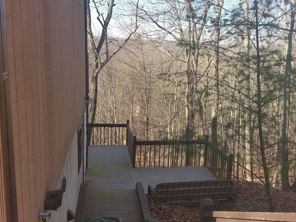 Gegenüber Annehmlichkeiten Ski / Hallenbad / Fitnessstudio / Restaurant - Ein kurzer Spaziergang, siehe Video - in Lehman Township, Pike County